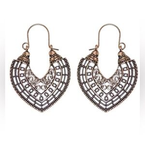 Elegant Gold tone Filigree Earrings NWOT